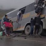 Choque-frontal-entre-bus-y-automovil-deja-cuatro-fallecidos-y-15-heridos-en-la-via-Canta–Huayllay.jp_.jpeg
