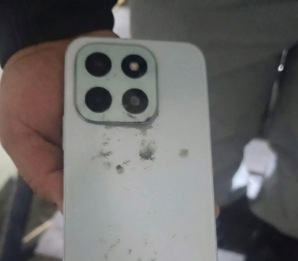 Hallan-celular-oculto-en-prendas-de-interno-durante-requisa-sorpresiva-en-penal-de-Cochamarca.jpg