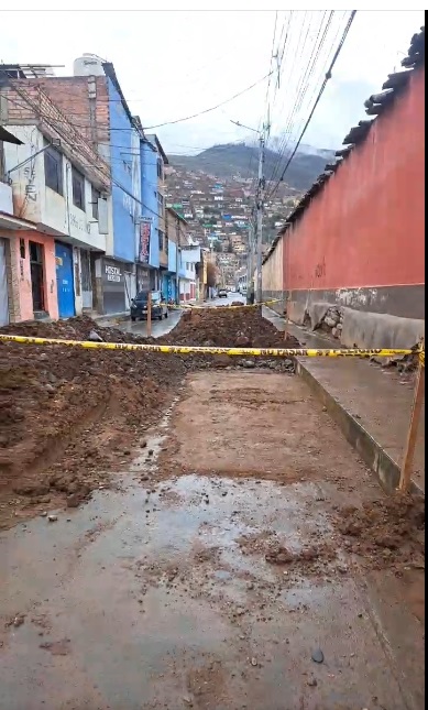 Vecinos-del-jiron-Tarma-denuncian-deficiente-intervencion-de-Seda-Huanuco-tras-rotura-de-tuberia-que.jpeg