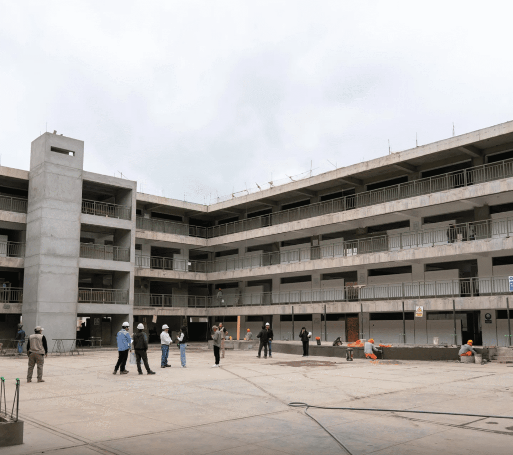 Colegio Illathupa: El cuento de nunca acabar y la enésima prórroga del Gobierno Regional