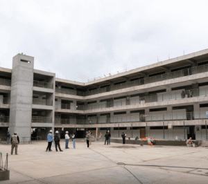 Colegio Illathupa: El cuento de nunca acabar y la enésima prórroga del Gobierno Regional