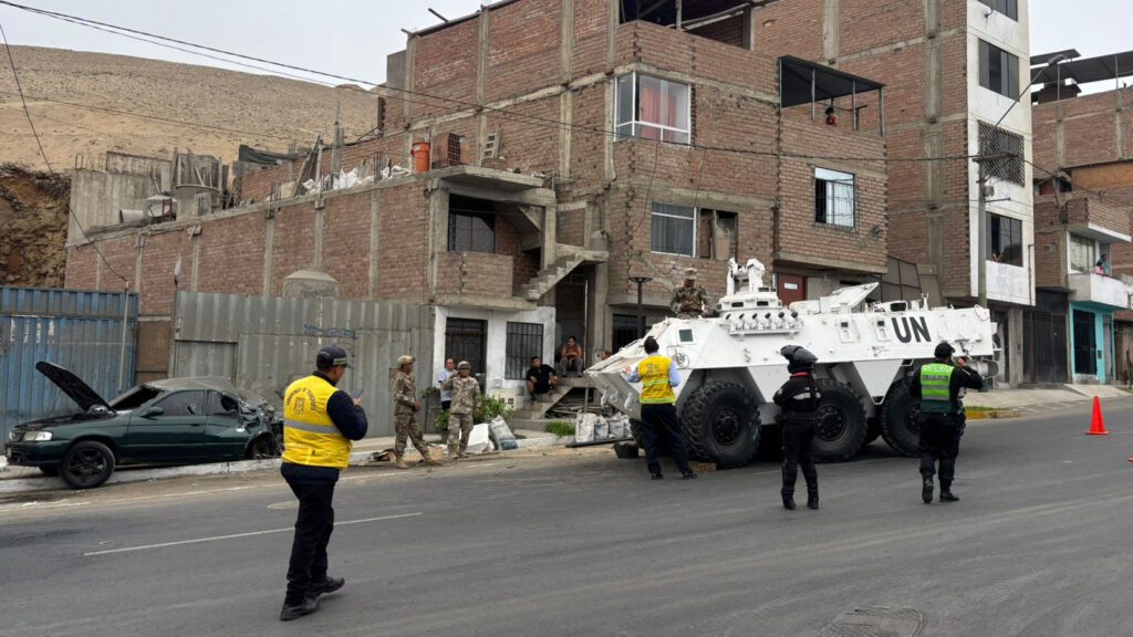 Chorrillos: Blindado de la ONU y el Ejército impacta contra vehículos por presunta falla