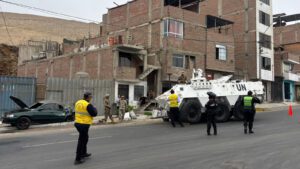 Chorrillos: Blindado de la ONU y el Ejército impacta contra vehículos por presunta falla