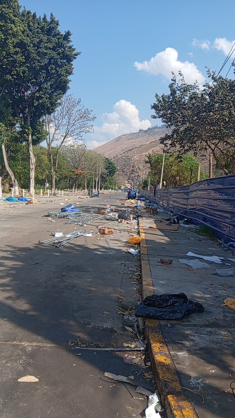 Feria deja basura y estructuras por retirar en la laguna Viña del Río