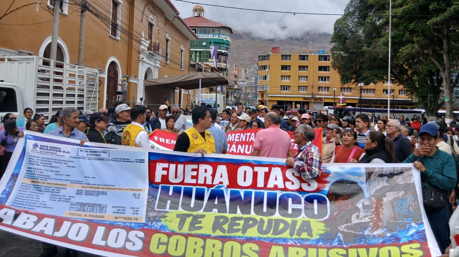 Tras marcha de protesta ratifican convocatoria de paro para exigir salida del OTASS de Seda Huánuco
